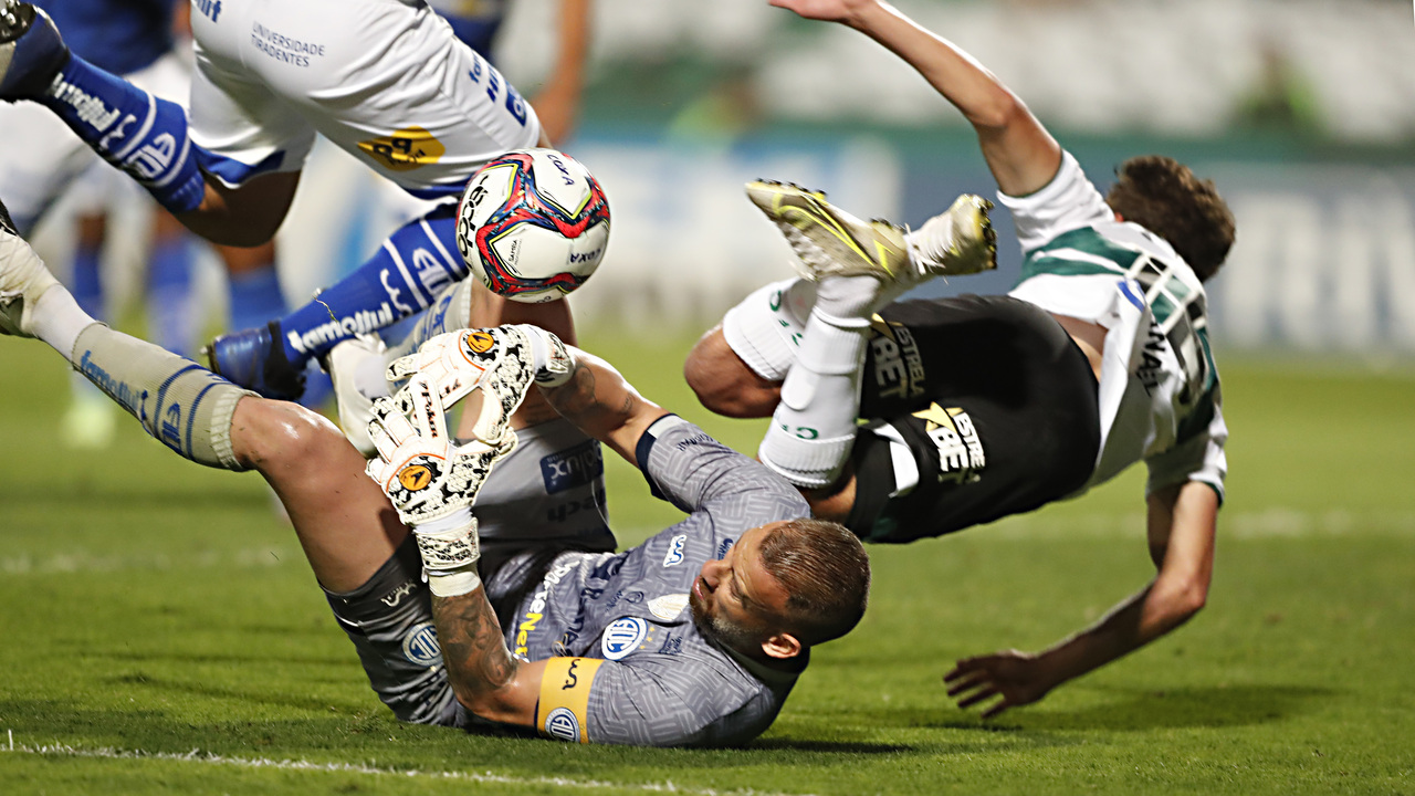 Lance do jogo entre Coritiba 1 a 1 Confiança, no Couto Pereira Lance do jogo entre Coritiba 1 a 1 Confiança, no Couto Pereira