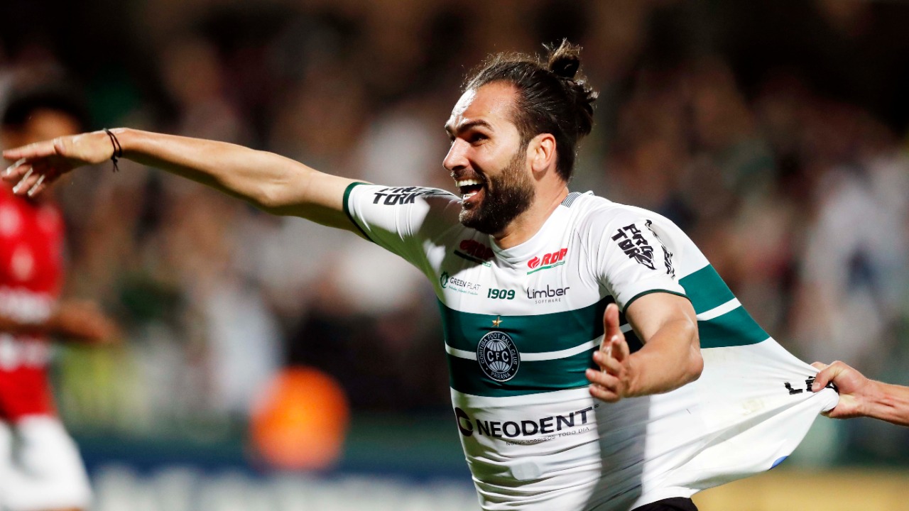 Léo Gamalho, artilheiro do Coxa Léo Gamalho, artilheiro do Coxa