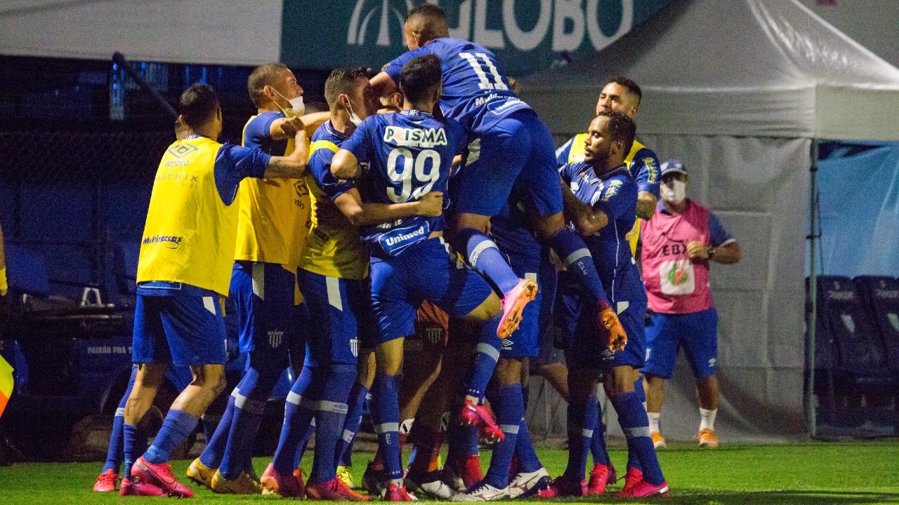 Avaí conseguiu o acesso nos minutos finais.