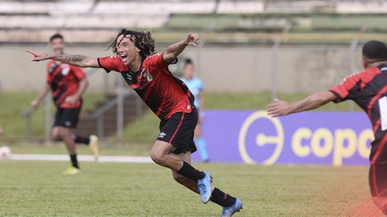 Carlos Eduardo "Biro" está emprestado pelo Sport ao Furacão Carlos Eduardo "Biro" está emprestado pelo Sport ao Furacão