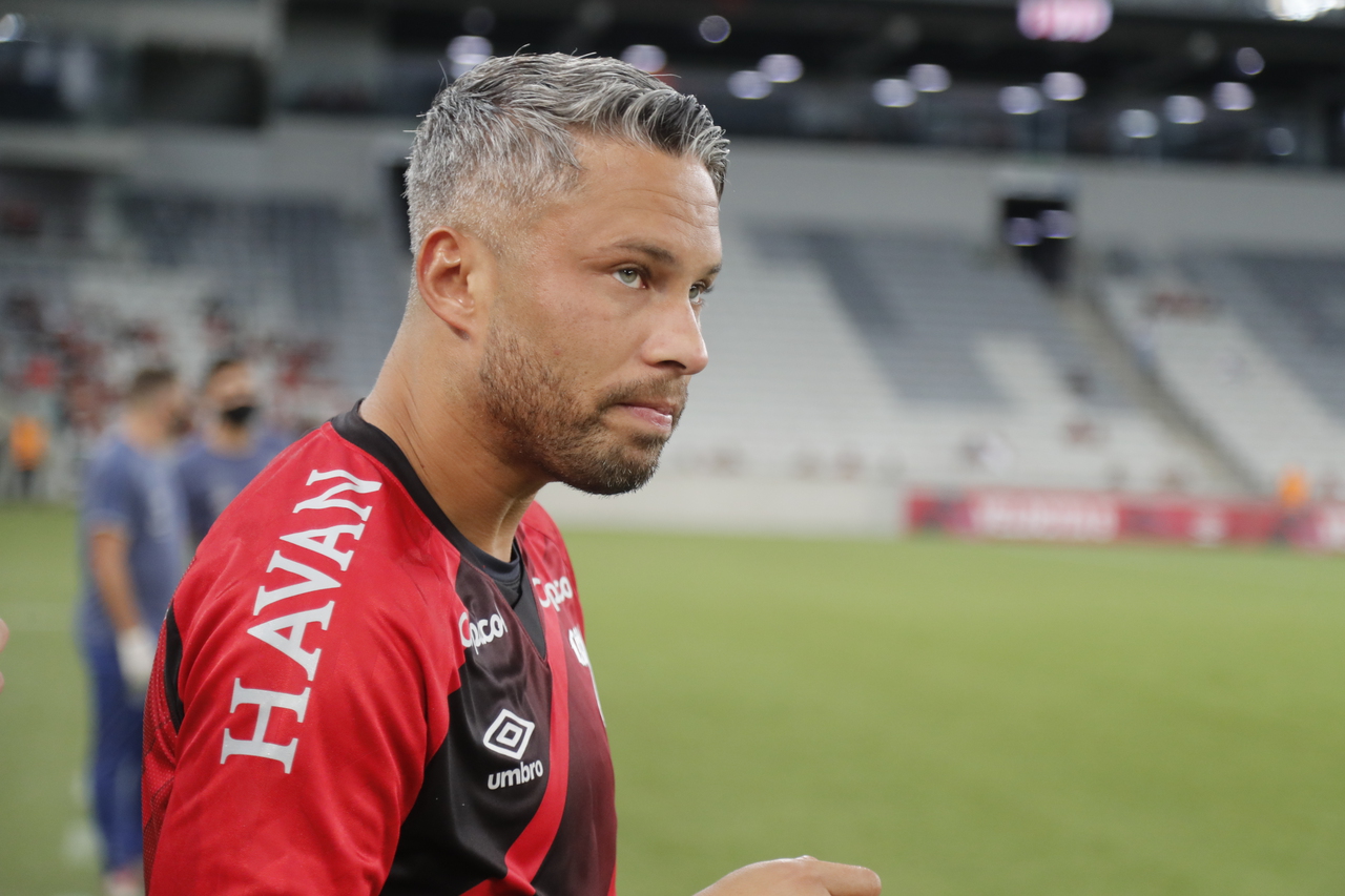 Marlos, meia do Athletico