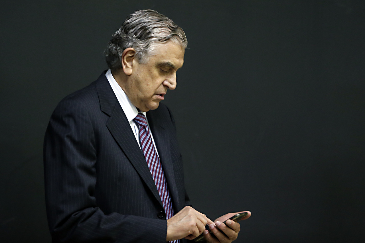 Petraglia revelou que Sylvinho é um dos nomes que interessam.