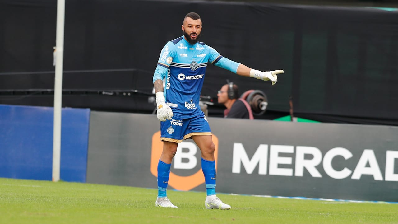 Coritiba vence apesar da falha de Muralha Coritiba vence apesar da falha de Muralha
