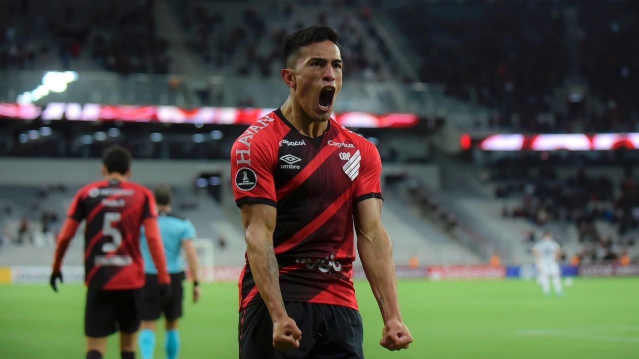 Cuello comemora gol pelo Athletico Cuello comemora gol pelo Athletico