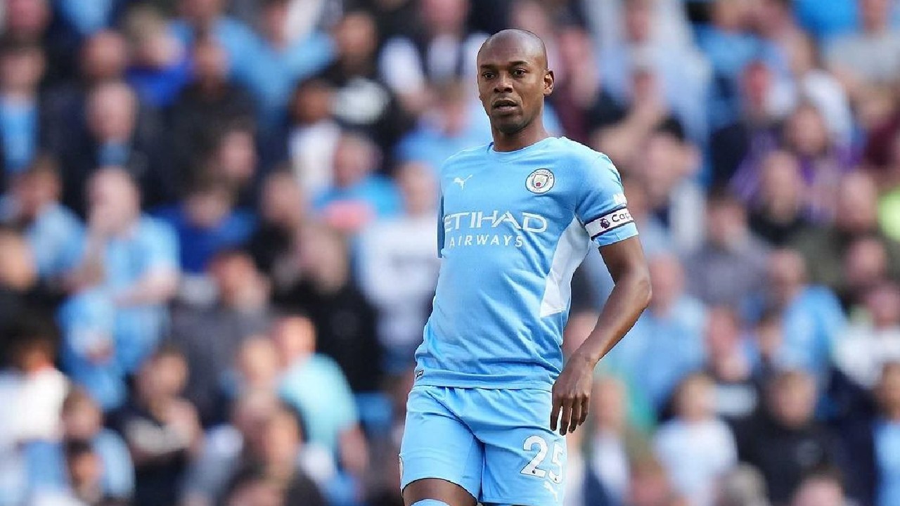Fernandinho colecionou títulos pelo City.