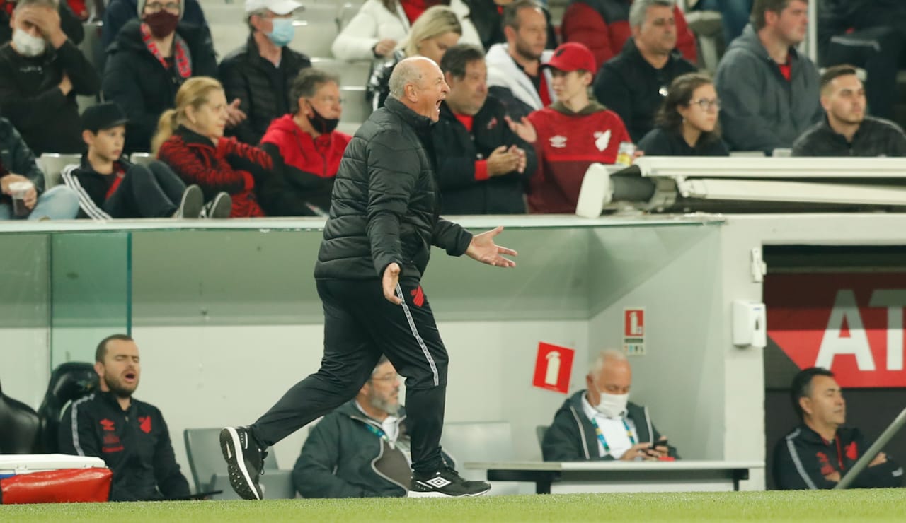 Felipão mudou a cara do Athletico.