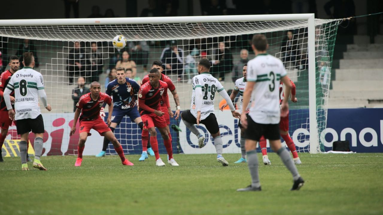 Lance de Coritiba x Athletico Lance de Coritiba x Athletico