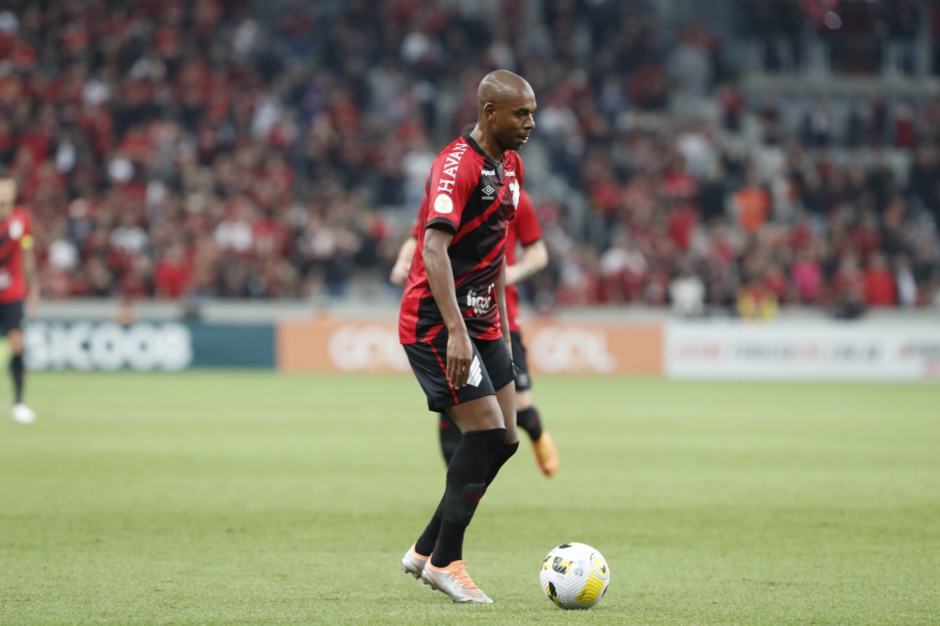 Fernandinho pelo Athletico