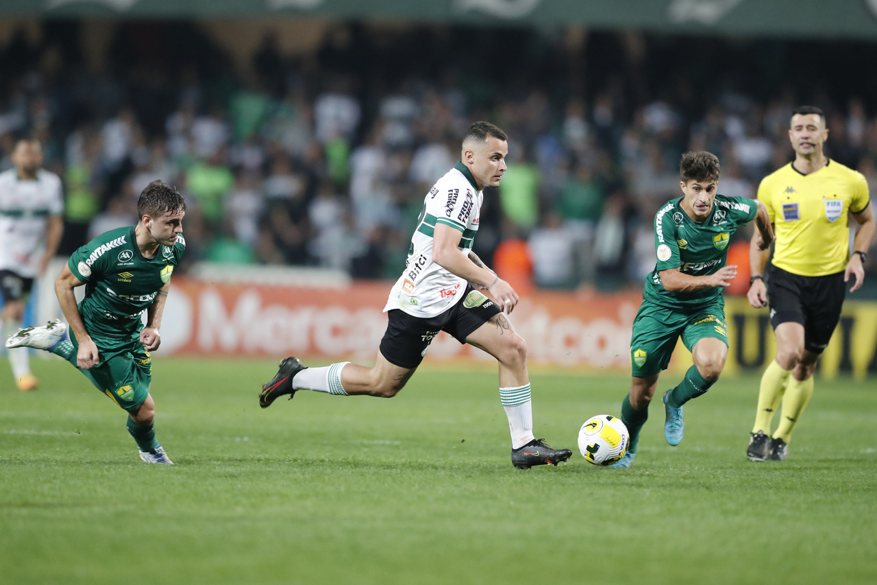 Coritiba encerra Brasileirão contra o Cuiabá.