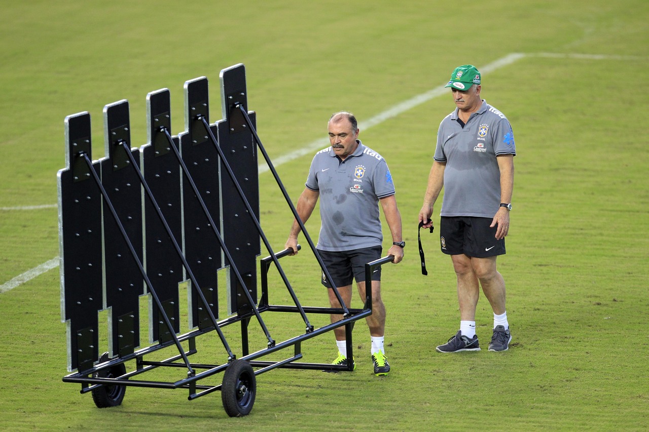 Felipão e Murtosa em treino da seleção em 2014.
