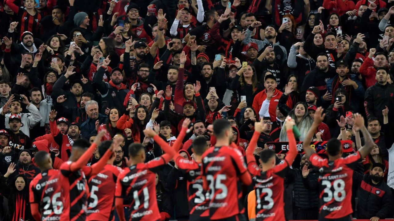 Jogadores do Athletico comemoram vitória na Libertadores