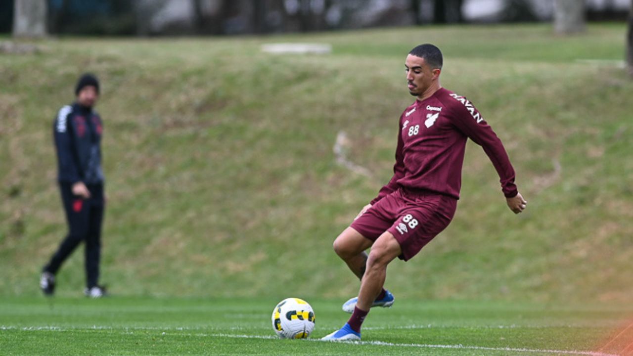 Christian, volante do Athletico