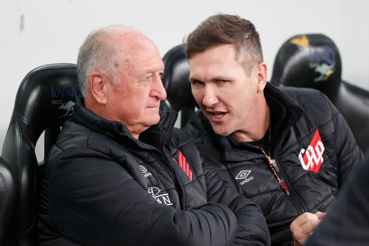 Turra segue a linha de Felipão no Athletico.