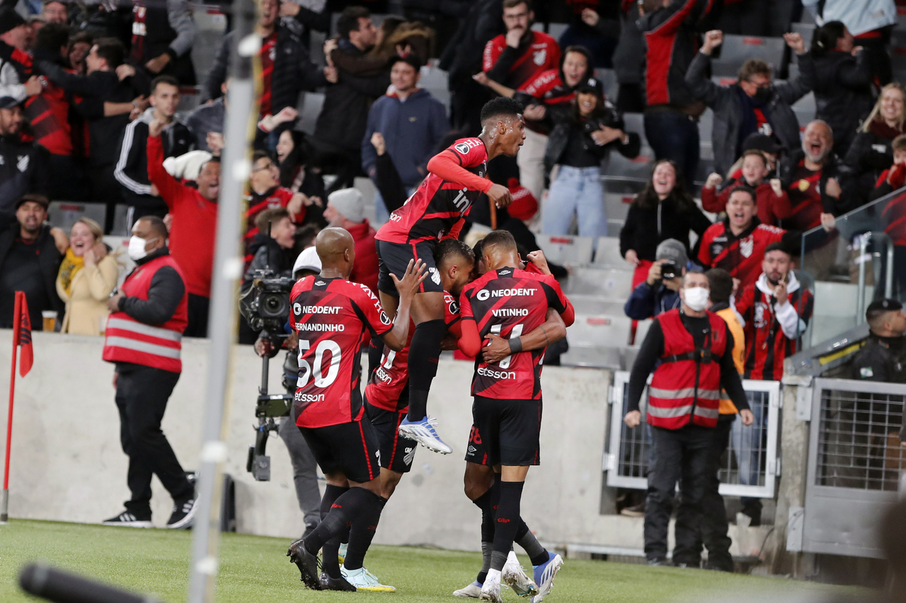 Athletico vai com força máxima para o Paranaense.