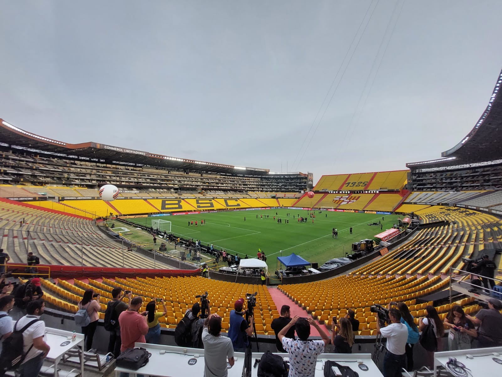 Estádio do Barcelona vai receber a final da Libertadores.