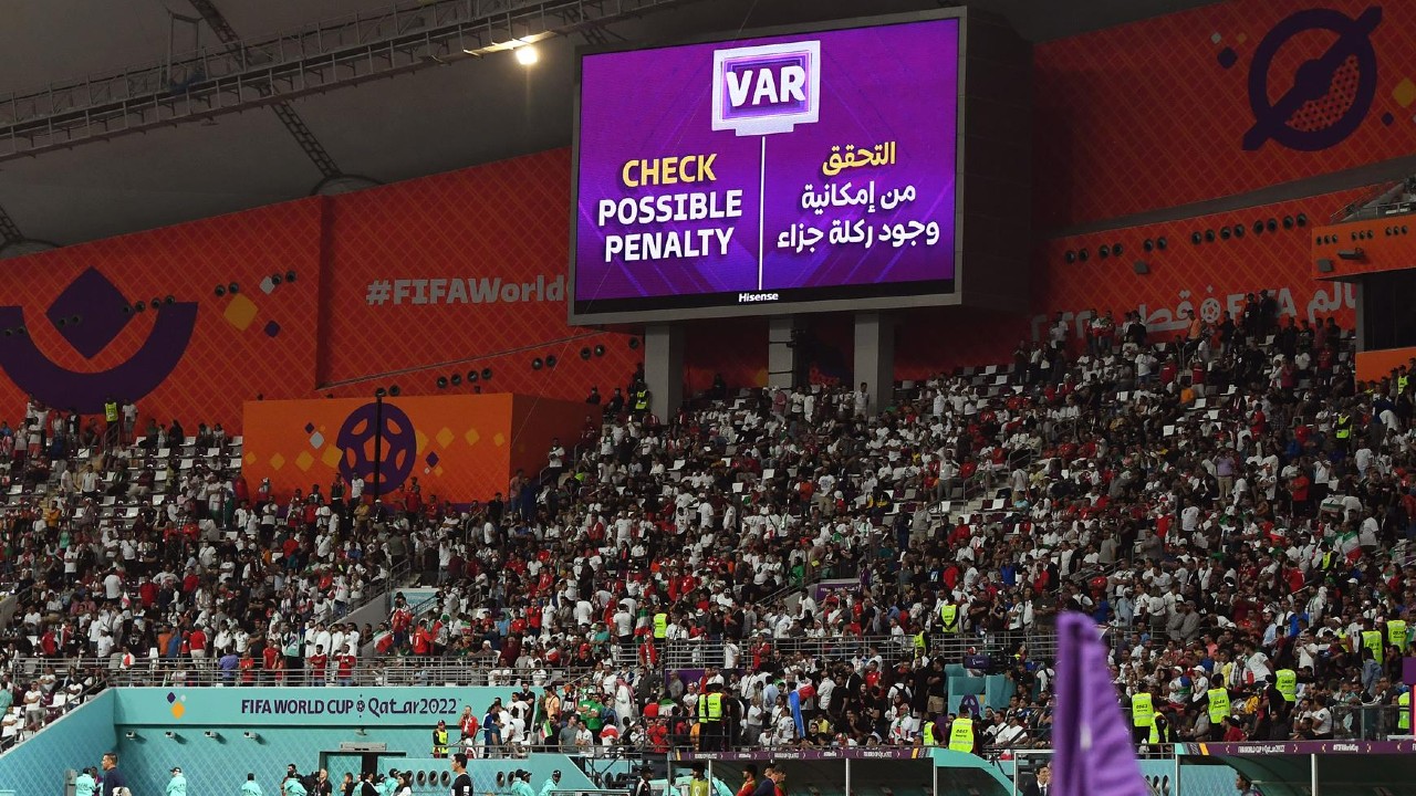 VAR vem sendo usado na Copa para várias situações.