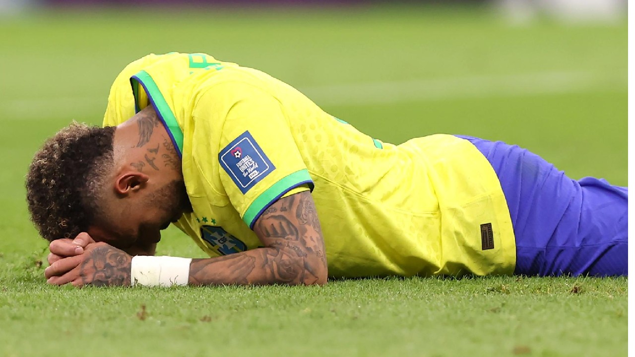 Neymar sofreu com faltas contra a Sérvia.