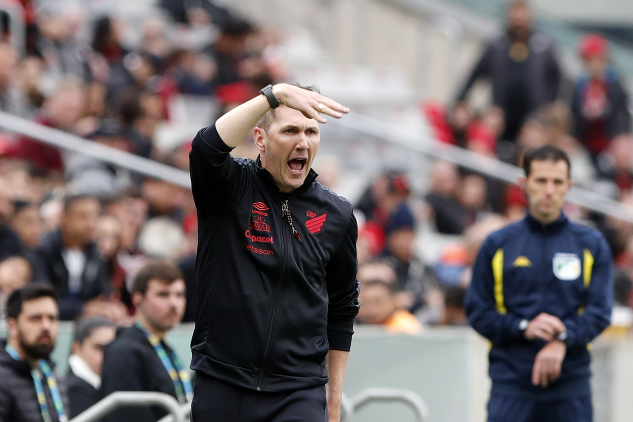 Paulo Turra é o treinador do Athletico para a temporada 2023