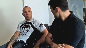 Wanderlei Silva participa de desafio no videogame
