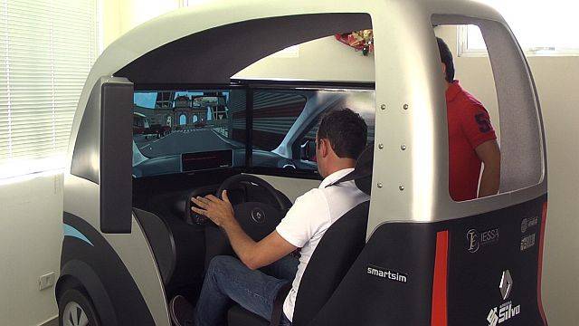 Simulador de direção testa habilidade de futuros motoristas Simulador de direção testa habilidade de futuros motoristas