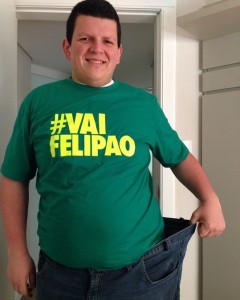 No meio do caminho, com as calças já sobrando.