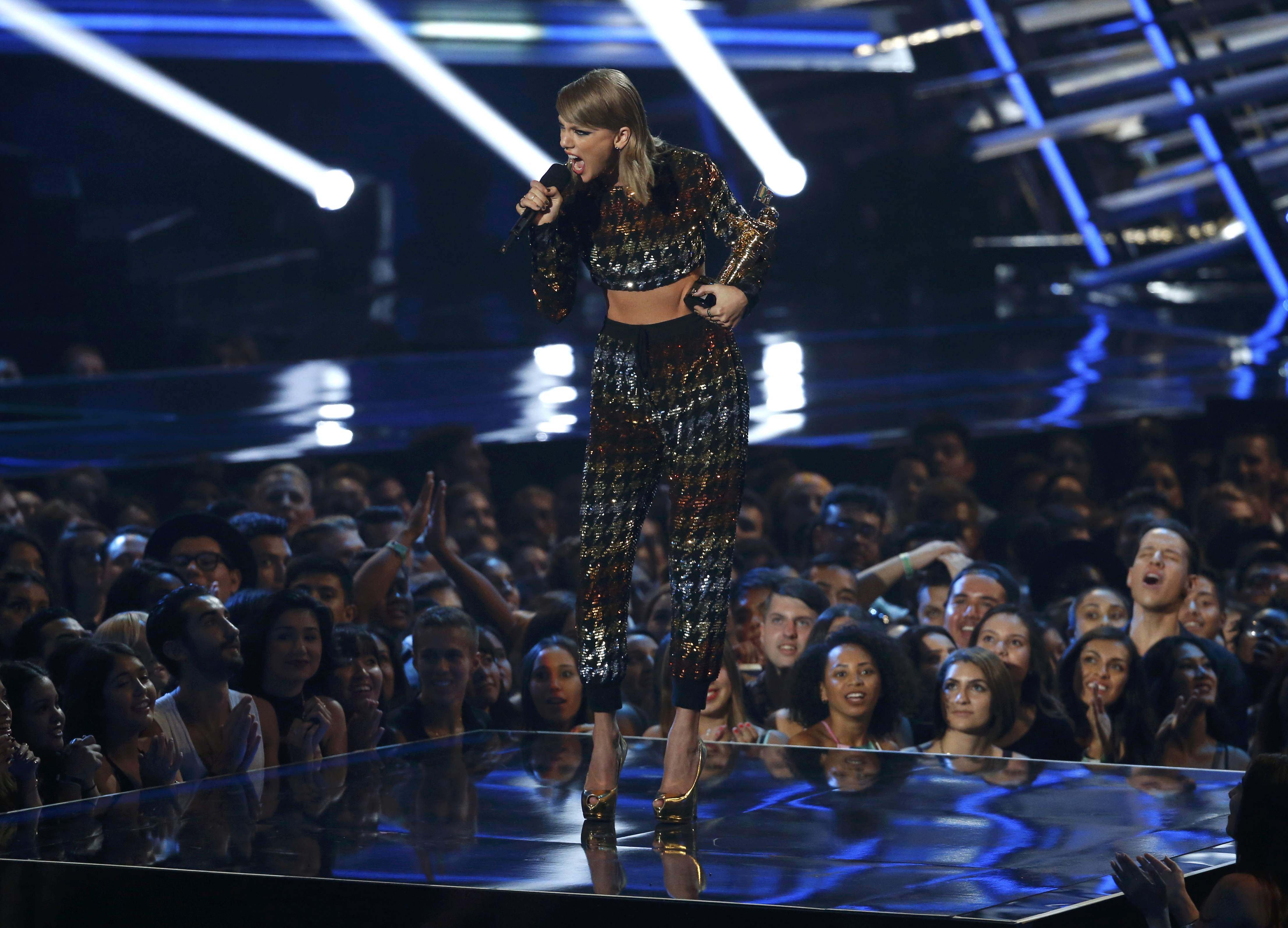 Taylor Swift com a roupa mais bonita da noite. Foto: REUTERS