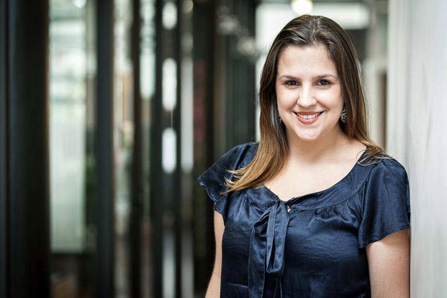 A psicóloga Verônica Stasiak Bernarczuk, 28 anos, encarou com resiliência o diagnóstico de fibrose cística: criou o Instituto Unidos pela Vida, com o objetivo de divulgar a doença e dar apoio a quem recebe o diagnóstico. Fernando Zequinão / Gazeta do Povo. A psicóloga Verônica Stasiak Bernarczuk, 28 anos, encarou com resiliência o diagnóstico de fibrose cística: criou o Instituto Unidos pela Vida, com o objetivo de divulgar a doença e dar apoio a quem recebe o diagnóstico. Fernando Zequinão / Gazeta do Povo.