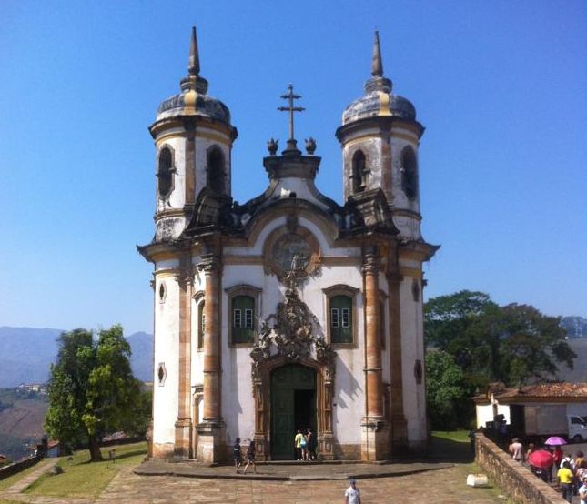 A bela fachada barroca da Igreja de São Francisco de Assis A bela fachada barroca da Igreja de São Francisco de Assis