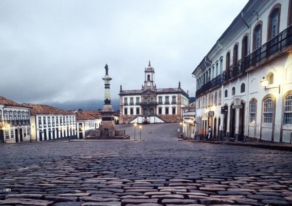 Toda a magia de Ouro Preto, que encanta por sua arquitetura barroca e “tesouros” embaixo da terra No magnífico centro histórico, a Praça Tiradentes com o Museu da Inconfidência ao fundo. Fotos: Divulgação