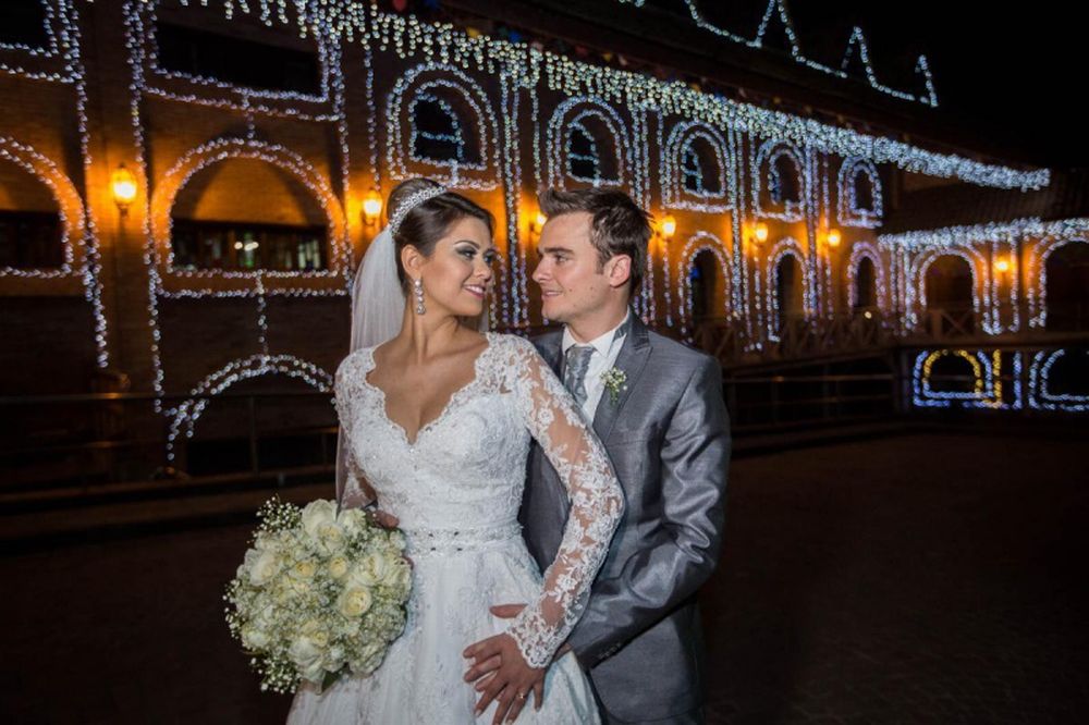 Um namoro que começou cedo, foi longo e teve final feliz.