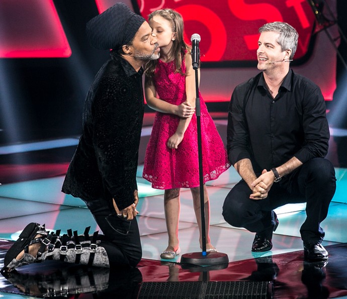Rafa Gomes dá beijinho no rosto de Carlinhos Brown (Foto: Isabella Pinheiro/Gshow) Rafa Gomes dá beijinho no rosto de Carlinhos Brown (Foto: Isabella Pinheiro/Gshow)