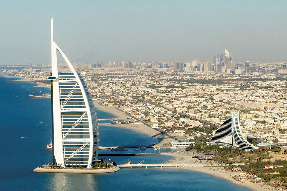Dubai, com suas construções futuristas. Dubai, com suas construções futuristas.