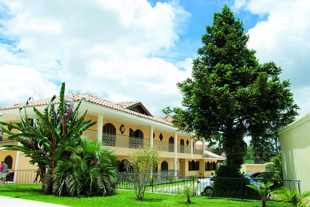 Casas de repouso oferecem moradia, cuidados com a saúde e  