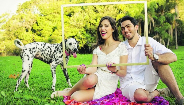 Book de pets vira febre entre donos de animais A ideia original era ter um book da dálmata, mas Aline Moura e Allessandro Kauffmann acabaram optando por ter Lucy nas fotos de pré-casamento feitas pela Click Pets.
Fotos: divulgação