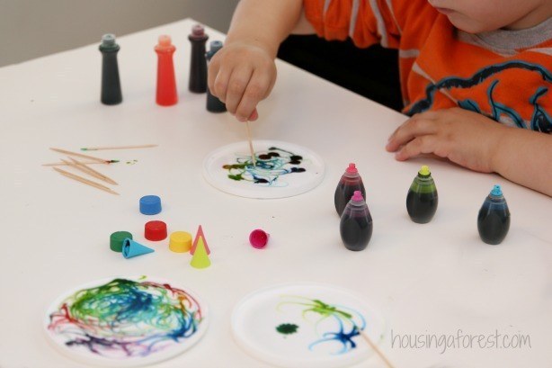Procure usar potes brancos, para dar destaque às cores. Uma sugestão é usar os potes de sorvete (Foto: Reprodução BuzzFeed) Procure usar potes brancos, para dar destaque às cores. Uma sugestão é usar os potes de sorvete (Foto: Reprodução BuzzFeed)