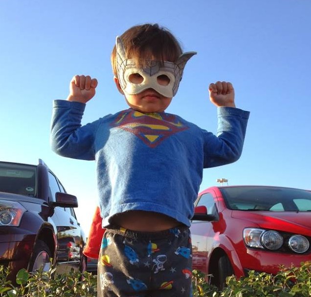 Antes dos cinco anos de idade, James Hashimoto lutou contra tubarões gigantes e jacarés, escalou prédios enormes e se salvou de um chão de lava