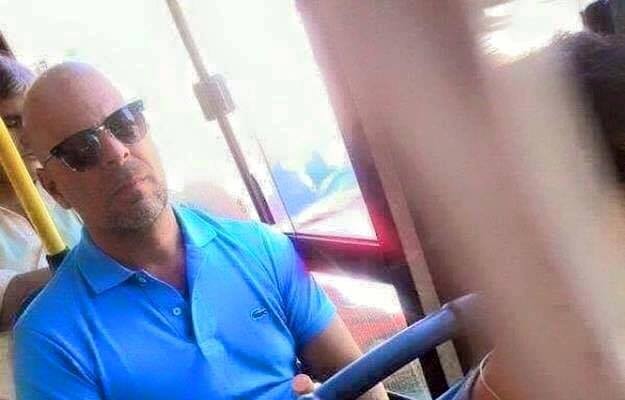 Sósia do ator Bruce Willys. Foto: reprodução/Facebook.