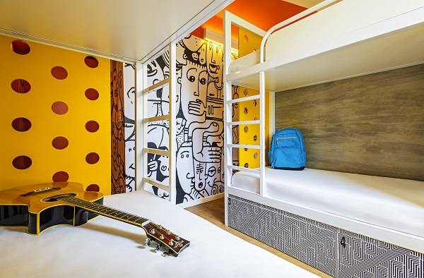 ibis budget RJ Centro tem quarto compartilhado com oito camas. Foto: Divulgação