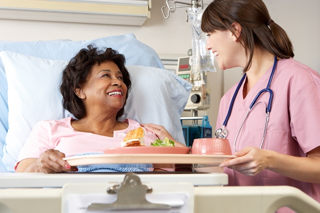 Incluir mais fontes de proteínas é fundamental na recuperação de peso e da saúde do idoso (Foto: Bigstock) Incluir mais fontes de proteínas é fundamental na recuperação de peso e da saúde do idoso (Foto: Bigstock)
