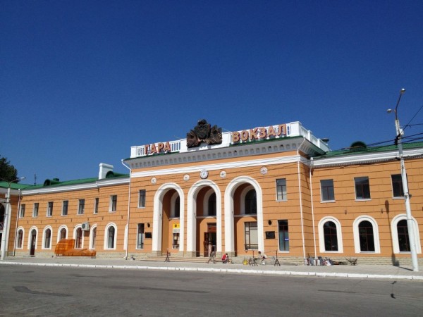 Curitibano viaja por 16 países que não existem Estação de trem em Tiraspol, na Transnístria. Foto: Arquivo pessoal