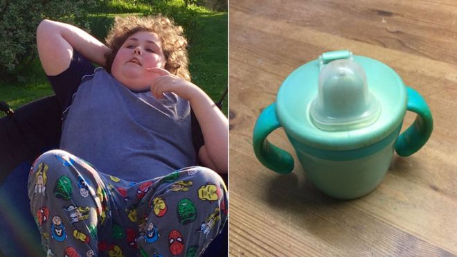 Ben e o seu copo. Fotos: Reprodução.