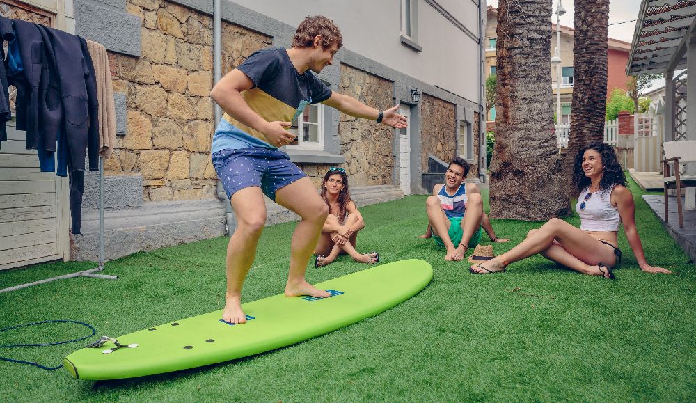 Airnb Trips já está disponível em 12 cidades do mundo e tem mais de 500 passeios diferentes cadastrados, incluindo aulas de surf. Foto: Bigstock