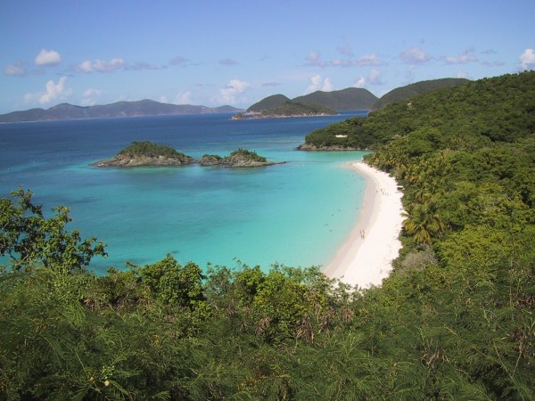 Ilha de St. John, uma das Ilhas VIrgens Americanas, no Caribe (Foto: Wikimedia Commons)