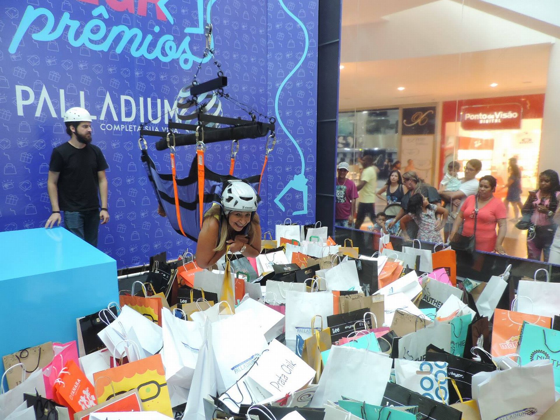 Pega Prêmios estará disponível no shopping até domingo (12). A brincadeira é gratuita! (Foto: Divulgação / Shopping Palladium)
