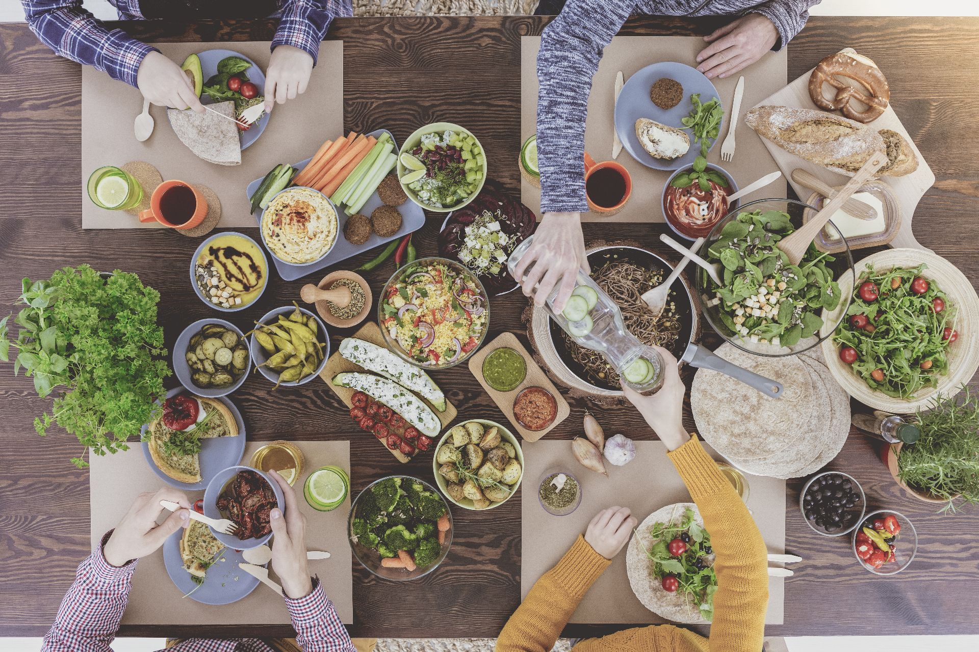 Espinafre, brócolis e outros ingredientes devem estar na lista para quem quer combater o estresse com a alimentação. Foto: Bigstock Espinafre, brócolis e outros ingredientes devem estar na lista para quem quer combater o estresse com a alimentação. Foto: Bigstock