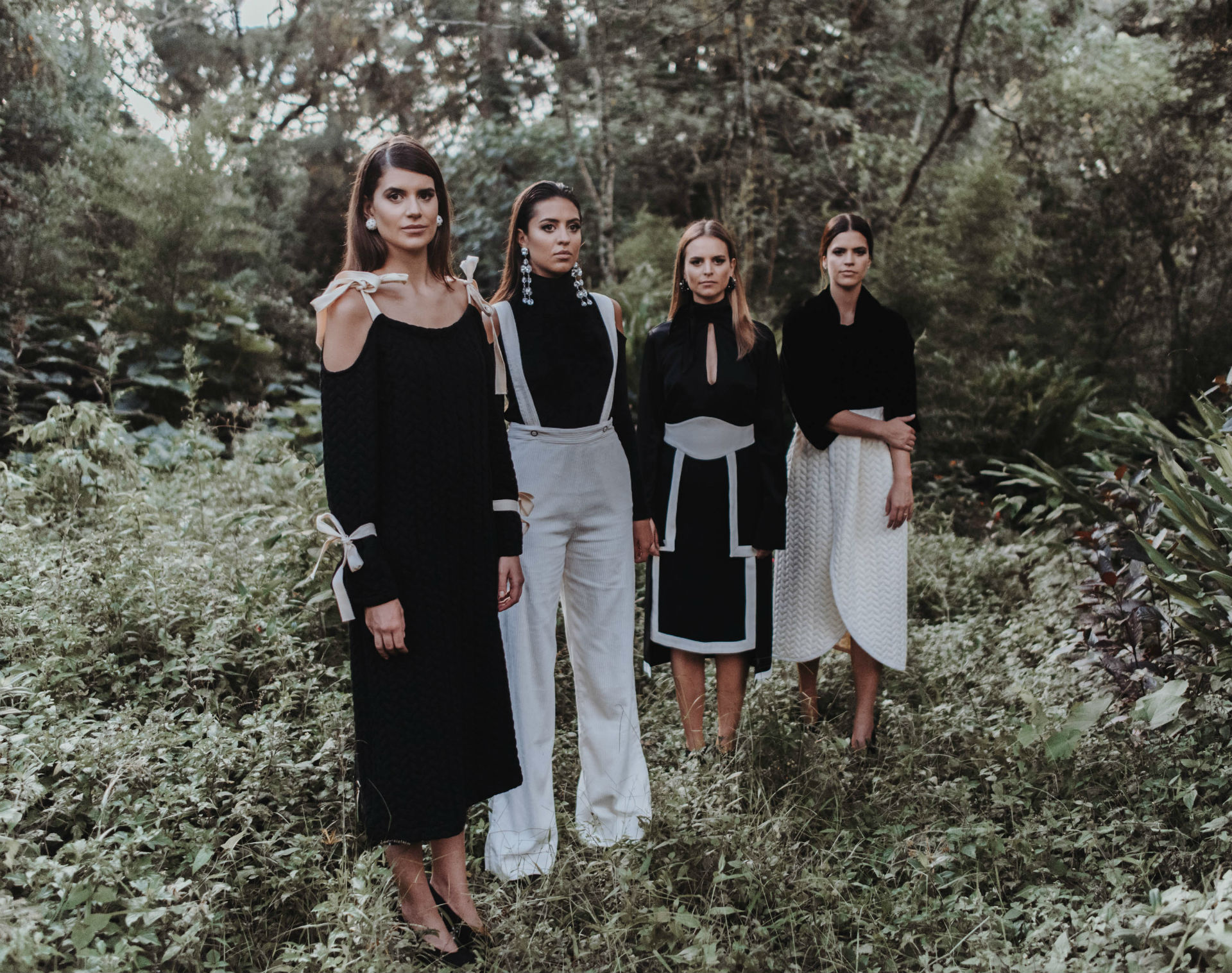 As quatro irmãs vestindo peças da Framed. Foto: Divulgação.