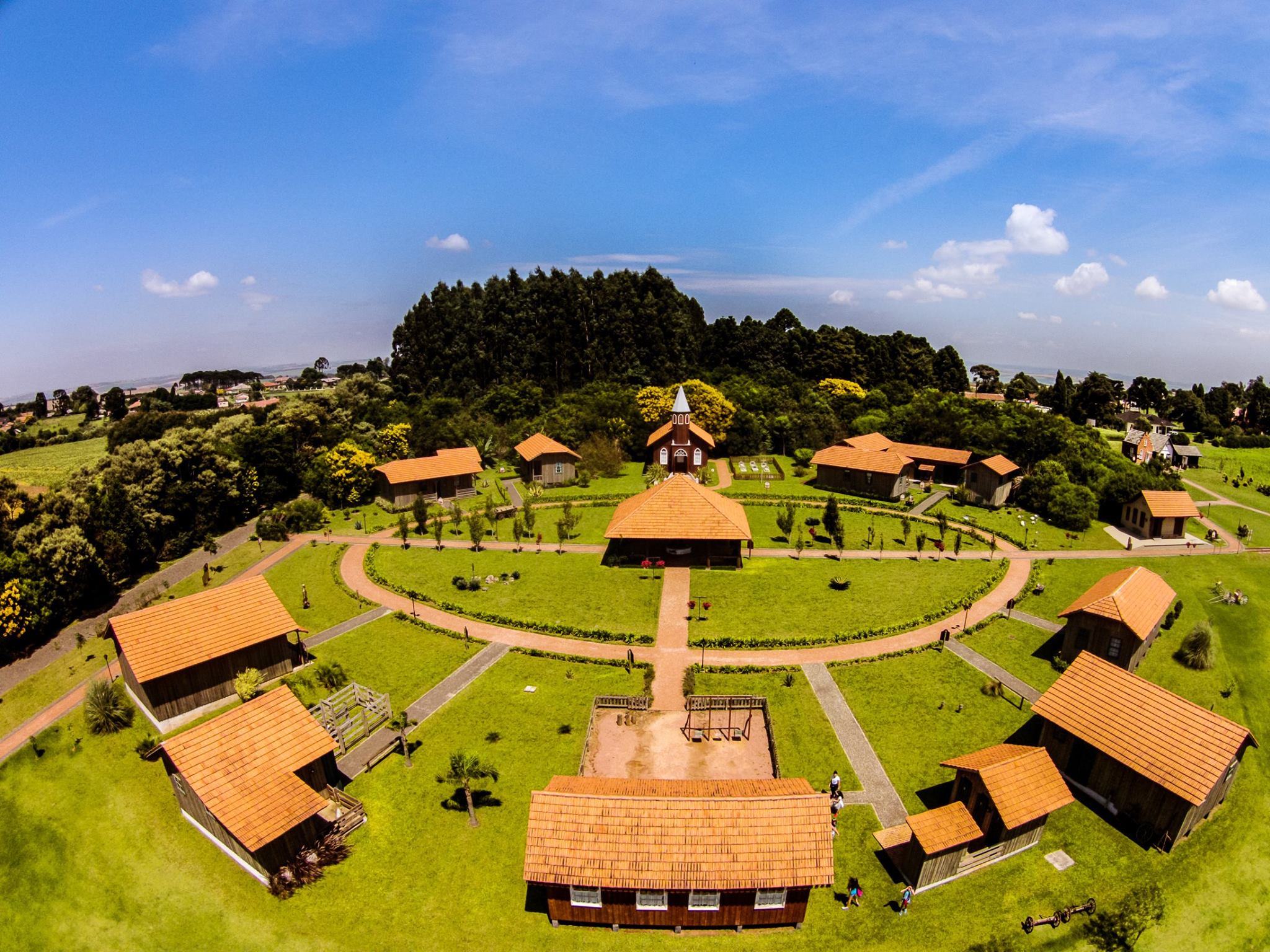 Parque Histórico de Carambeí é opção de museu a céu aberto no Paraná. A Vila histórica reproduz construções da Colônia de Carambeí de 1911 e 1930. Foto: divulgação / Facebook. Parque Histórico de Carambeí é opção de museu a céu aberto no Paraná. A Vila histórica reproduz construções da Colônia de Carambeí de 1911 e 1930. Foto: divulgação / Facebook.