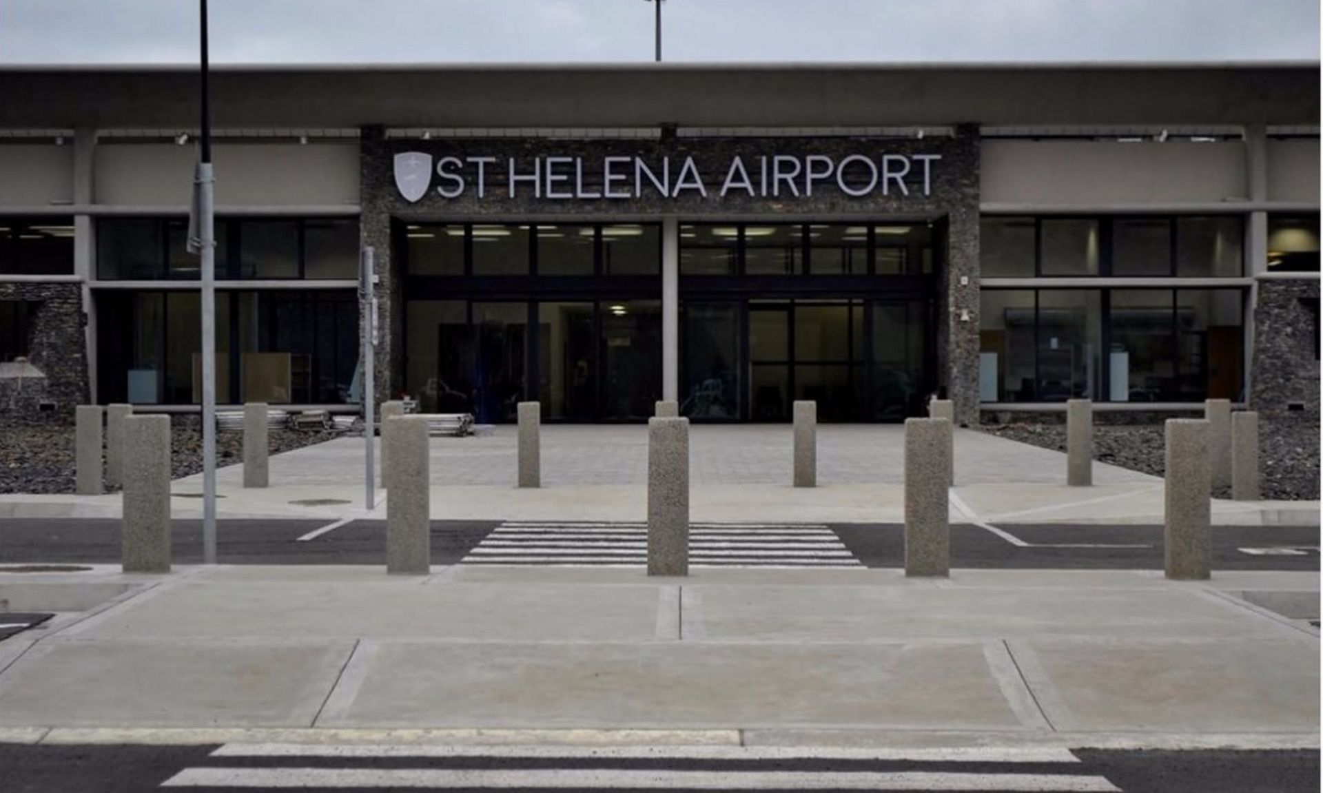 Aeroporto da ilha de Santa Helena já opera, mas só com um tipo de avião específico (Foto: Divulgação)