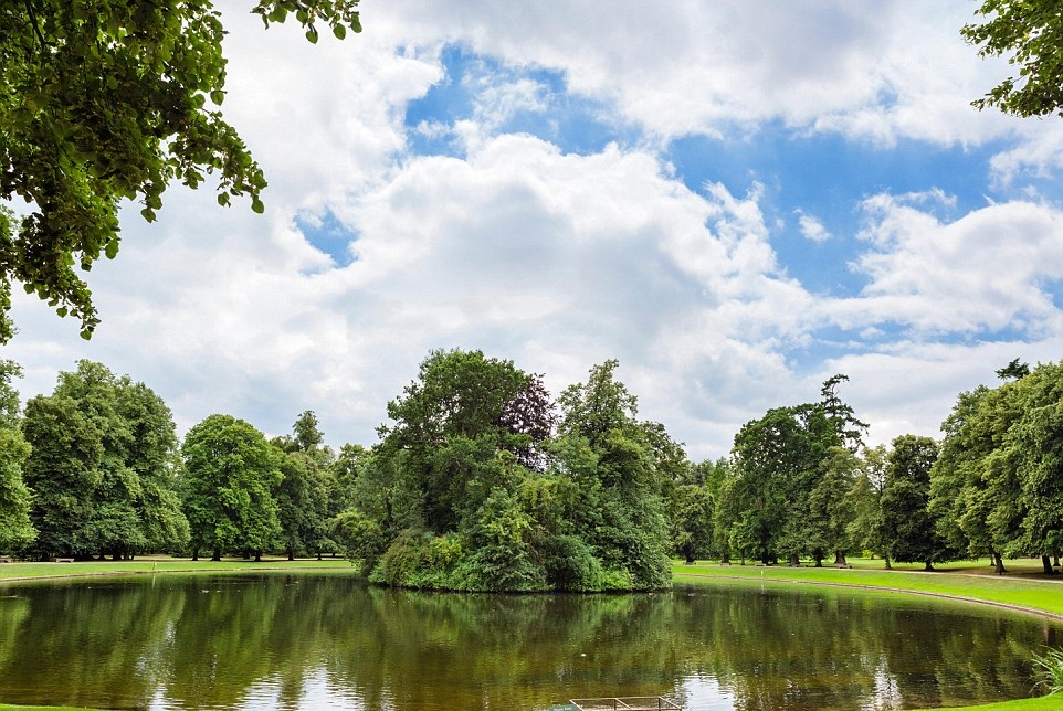 Althorp House, mansão onde a princesa Diana foi sepultada, é uma viagem no tempo Althorp House, mansão onde a princesa Diana foi sepultada, é uma viagem no tempo