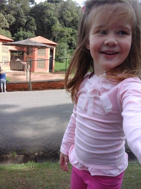 Alice, hoje com 5 anos, veio de uma gravidez natural após sua mãe tratar a endometriose e a trombofilia por mais de 3 anos. Alice, hoje com 5 anos, veio de uma gravidez natural após sua mãe tratar a endometriose e a trombofilia por mais de 3 anos.